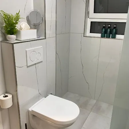 Stn Business - Mit Parkplatz&balkon, Terrasse&fußbodenheizung, Netflix Premium, Zentral Zu Audi&schwarz Gruppe Apartment *