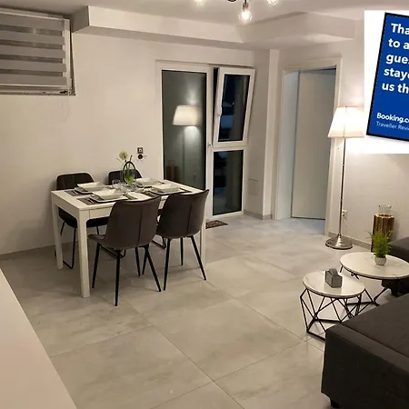 Stn Business - Mit Parkplatz & Balkon, Terrasse & Fussbodenheizung, Netflix Premium, Zentral Zu Audi & Schwarz Gruppe 아파트 *