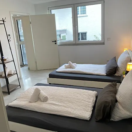 Stn Business - Mit Parkplatz&balkon, Terrasse&fußbodenheizung, Netflix Premium, Zentral Zu Audi&schwarz Gruppe Apartment *