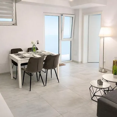 Stn Business - Mit Parkplatz & Balkon, Terrasse & Fussbodenheizung, Netflix Premium, Zentral Zu Audi & Schwarz Gruppe 아파트 *