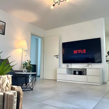 Stn Business - Mit Parkplatz & Balkon, Terrasse & Fussbodenheizung, Netflix Premium, Zentral Zu Audi & Schwarz Gruppe 아파트