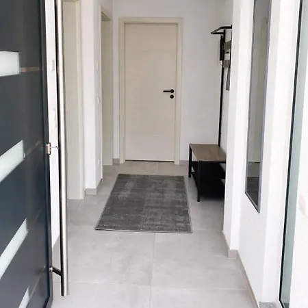 Stn Business - Mit Parkplatz & Balkon, Terrasse & Fussbodenheizung, Netflix Premium, Zentral Zu Audi & Schwarz Gruppe 아파트 바트프리에드리히셸