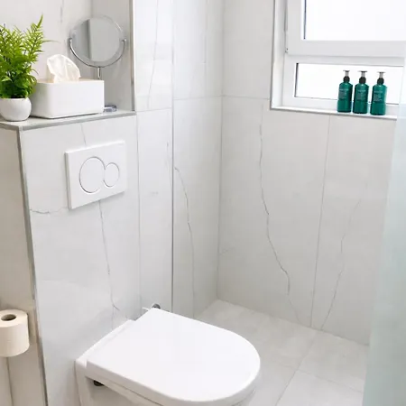 Stn Business - Mit Parkplatz & Balkon, Terrasse & Fussbodenheizung, Netflix Premium, Zentral Zu Audi & Schwarz Gruppe 아파트