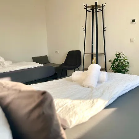 Stn Business - Mit Parkplatz & Balkon, Terrasse & Fussbodenheizung, Netflix Premium, Zentral Zu Audi & Schwarz Gruppe 아파트 바트프리에드리히셸